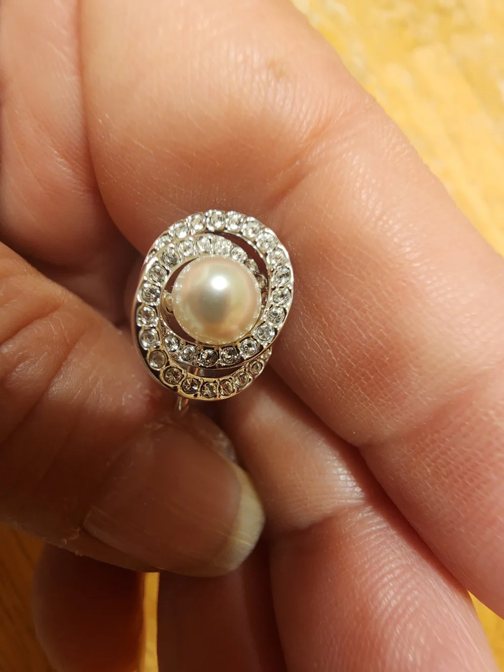 classic Swarovski Crystal Pearl clip ons featuring a central cream faux pearl